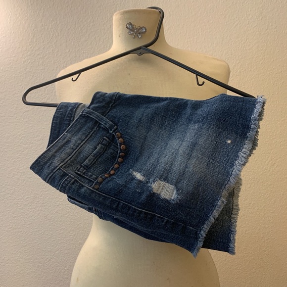 Shorts - Picture 3 of 3